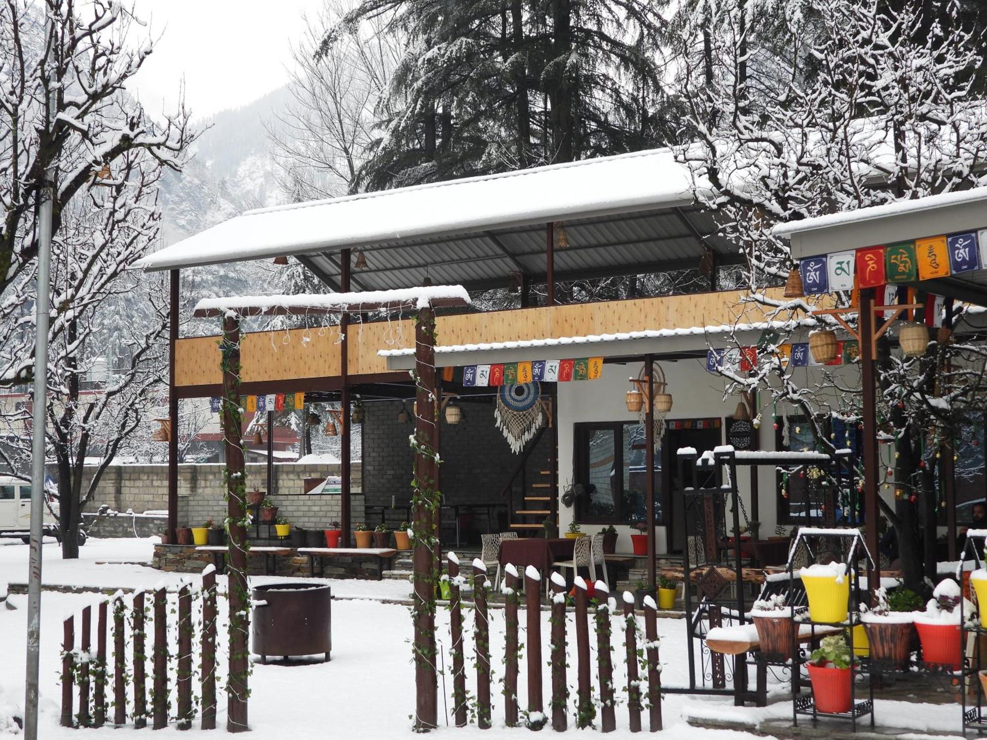 The Royal Orchard Kasol Hotel Kültér fotó
