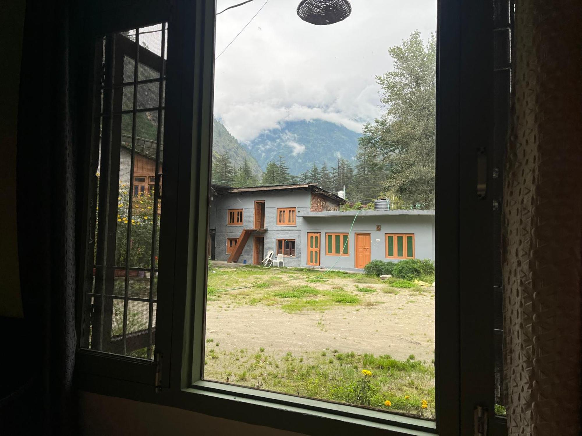 The Royal Orchard Kasol Hotel Kültér fotó
