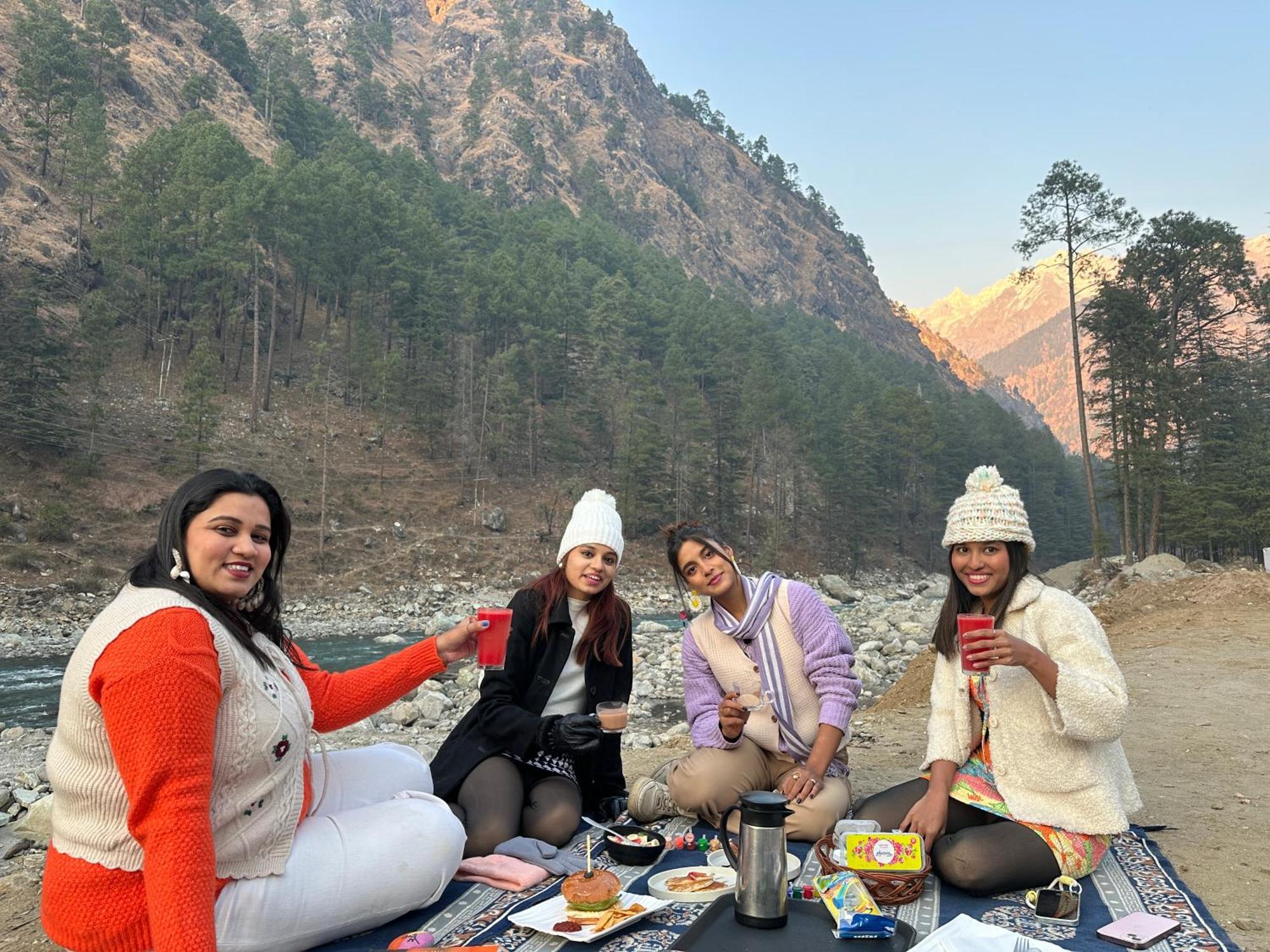 The Royal Orchard Kasol Hotel Kültér fotó
